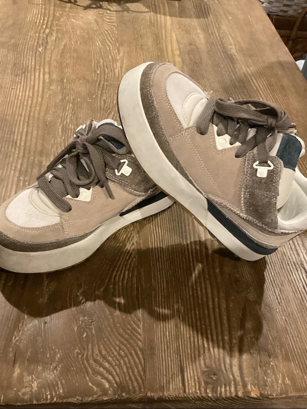 UGG casual athletic